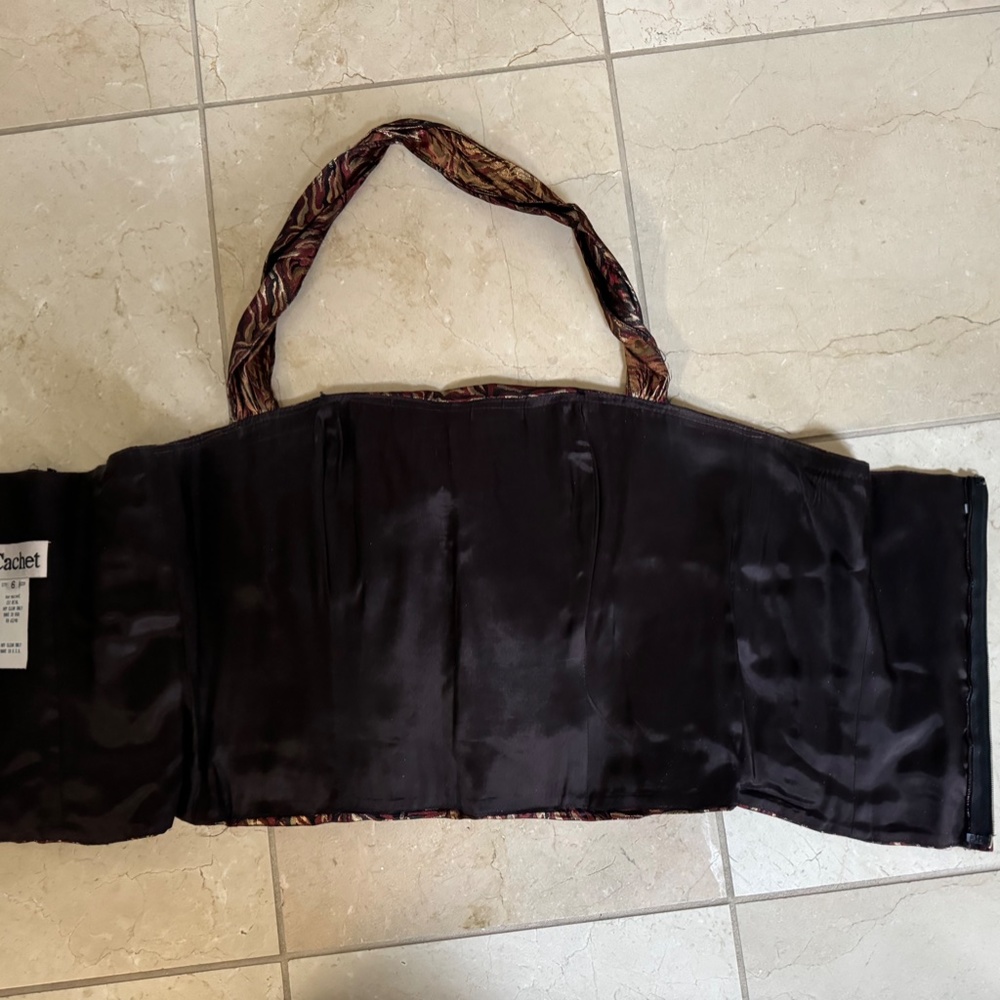 Cachet Top - Picture 3 of 5